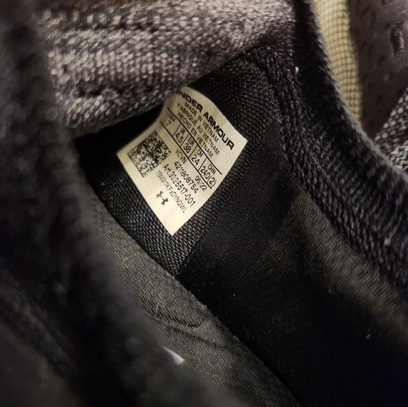 Under Armor Hovr Phantom Black Athletic Shoes - Picture 5 of 5